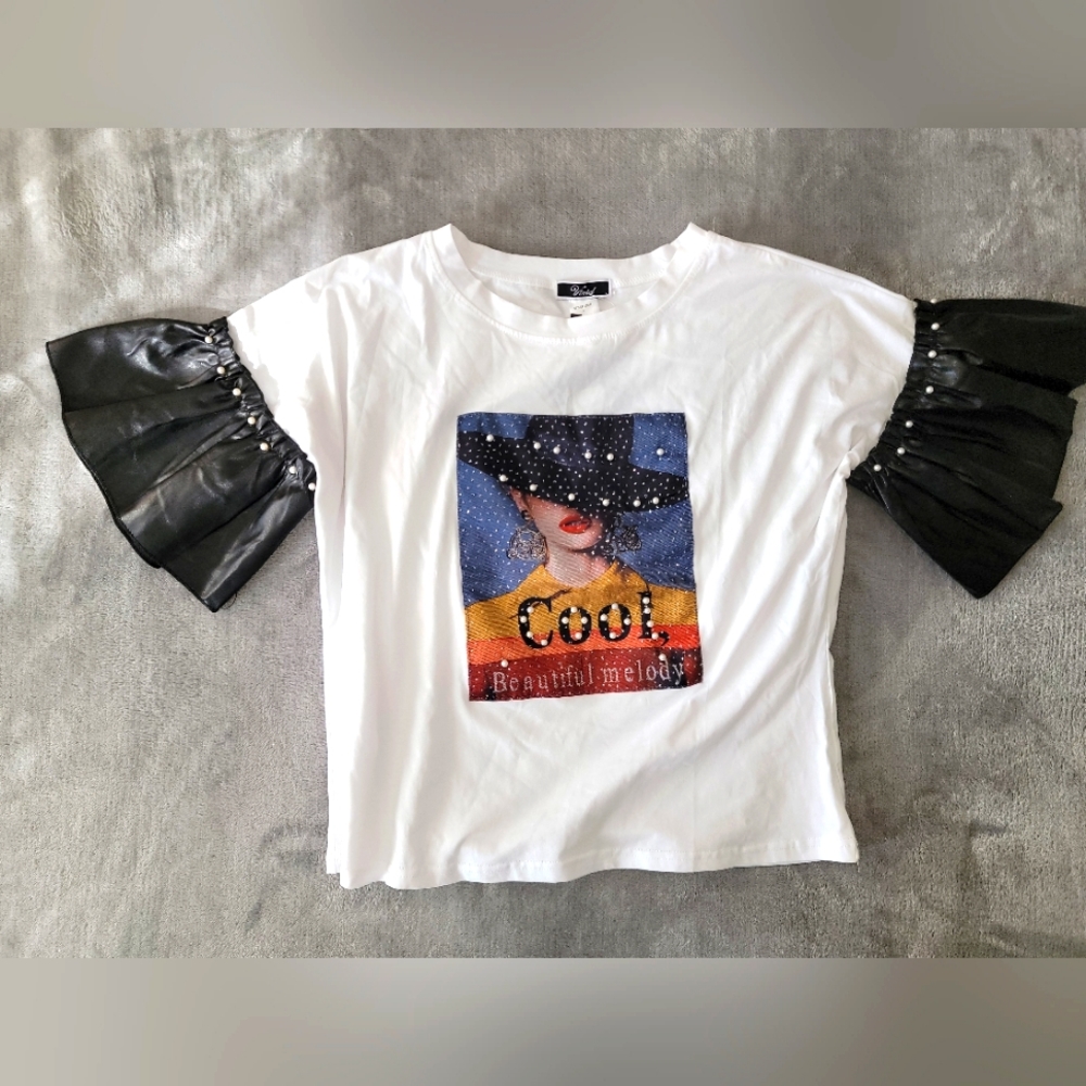Graphic T-shirt with Pleather Sleeves & Pearl Design Sz Lg
